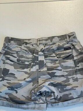 Social Standard Women's Camouflage Chino Shorts Cuff Gray Size L Relaxed